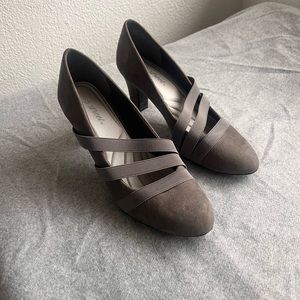 Easy Street Gray Pumps 9